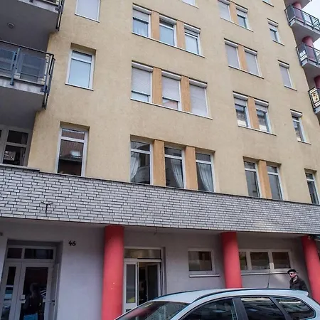 4-room With Aircon And Balcony Free Parking Apartment *