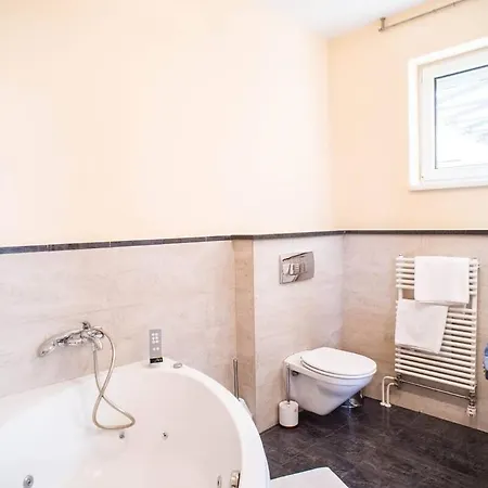 Appartement 4-room With Aircon And Balcony Free Parking *