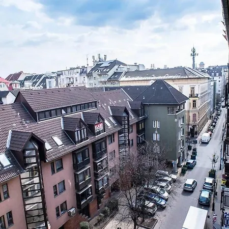 4-room With Aircon And Balcony Free Parking Apartament