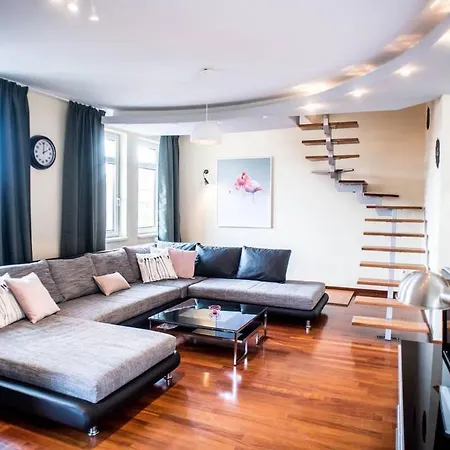 Appartamento 4-room With Aircon And Balcony Free Parking