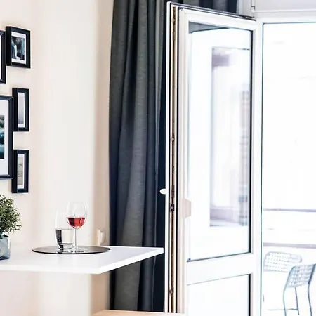 Apartament 4-room With Aircon And Balcony Free Parking *
