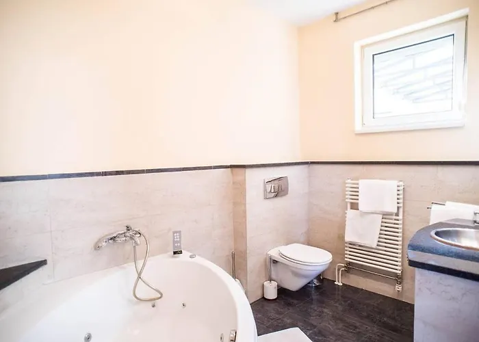 Apartamento 4-room With Aircon And Balcony Free Parking *