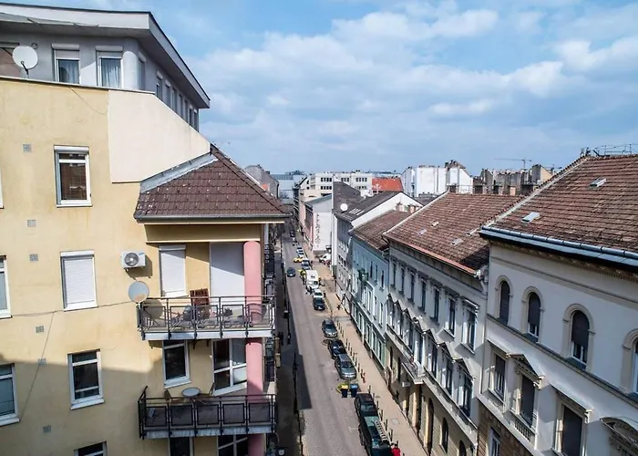 Apartamento 4-room With Aircon And Balcony Free Parking