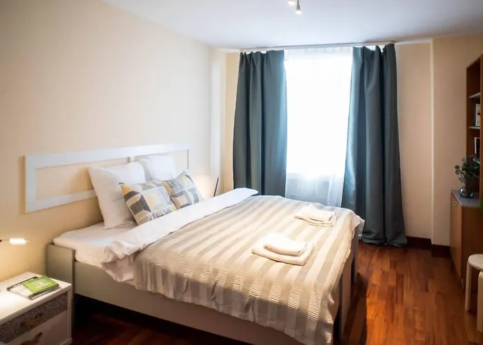 4-room With Aircon And Balcony Free Parking *